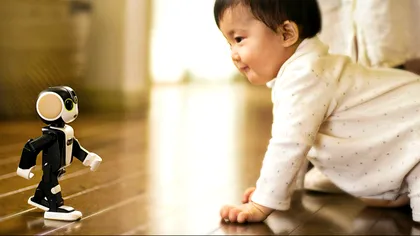 Japonezii au creat un smartphone-roboţel pe care vei dori să îl iei acasă