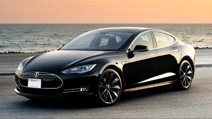 Un vehicul Tesla este mai rapid decât o mașină de curse
