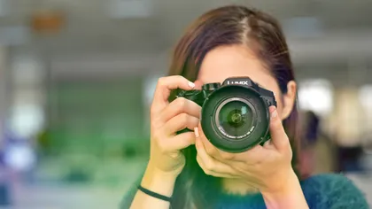 Panasonic Lumix FZ300: fă poze ca un spion pe bani puțini și la rezoluție 4K [REVIEW]