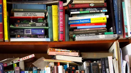 Shelfie îți transformă cărțile tipărite în format digital