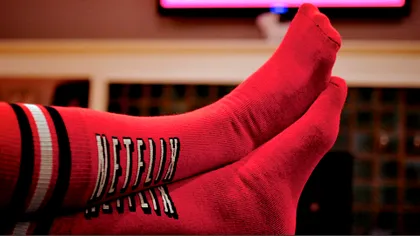 Șosetele Netflix nu te lasă să pierzi nicio scenă din serialele preferate