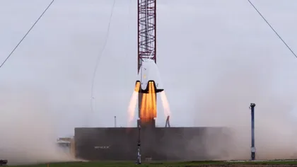 Capsula Space X plutește în aer asemenea navelor din filmele SF [VIDEO]
