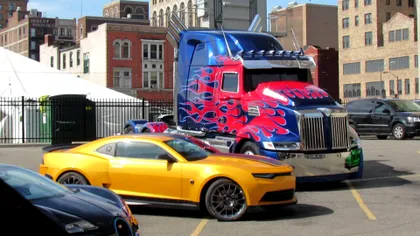 Optimus Prime și Bumblebee din Transformers, la licitație