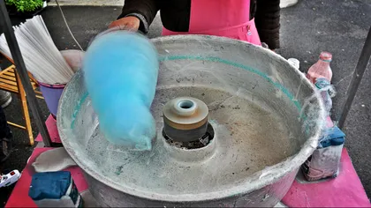 Mașina de vată de zahăr cu care pot fi create vase de sânge artificiale