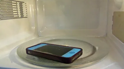 Ce se întâmplă dacă apelezi un telefon aflat în cuptorul cu microunde