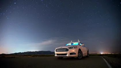 Aceasta mașină Ford se conduce singură în beznă totală
