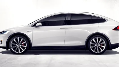 Din motive de siguranță, Tesla cheamă înapoi Model X