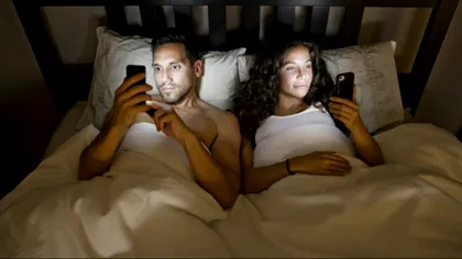 Abuzul de tehnologie ne strică vacanțele și relațiile de cuplu