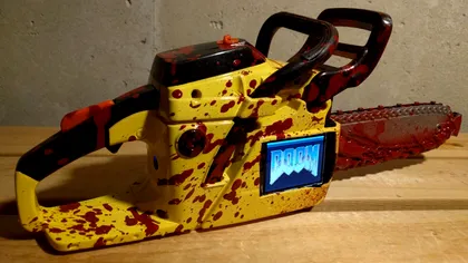 Doom II funcționează de minune pe o drujbă de jucărie