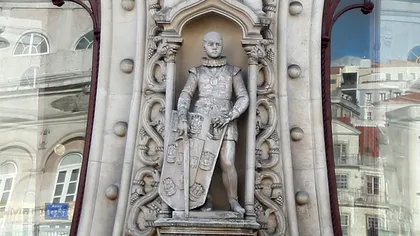 Selfie-urile fac o nouă victimă, o statuie valoroasă