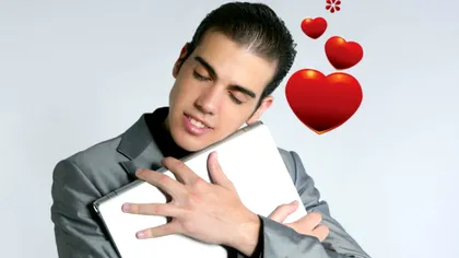 Un american vrea să dea statul în judecată pentru că nu se poate căsători cu laptopul său