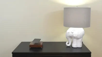 Fă-ți telefonul să plutească în timp ce se încarcă cu OvRcharge