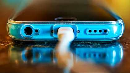 Motivul pentru care nu ar trebui să îți mai încarci telefonul complet
