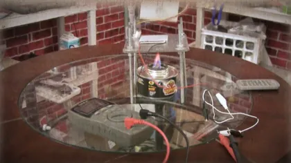 Cum poți să îți încarci telefonul cu lumânări și apă