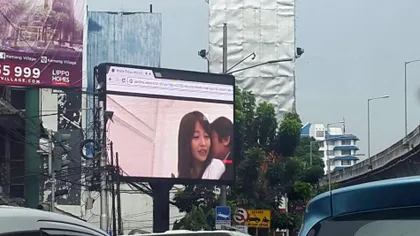 Un bărbat a fost arestat pentru difuzarea unui film porno pe un panou public