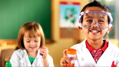 Oamenii de știință învață copiii să nu mai creadă în pseudoștiință