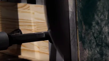 Dacă nu îți place cum arată iPhone 7, ți-l poți personaliza cu un polizor [VIDEO]