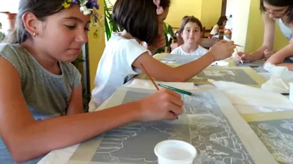 O fetiță genială din Galați se folosește de matematică pentru a picta