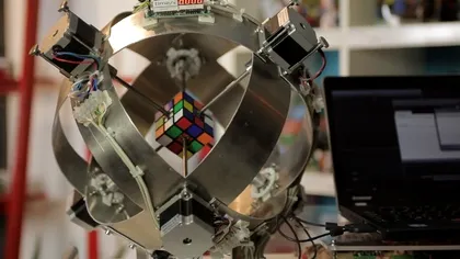 Cubul Rubik este rezolvat într-o fracțiune de secundă de un robot [VIDEO]