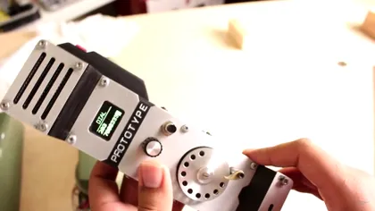 Primul telefon mobil cu disc rotativ este dispozitivul ideal pentru nostalgici