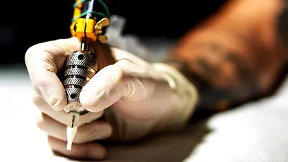 Tatuaje speciale ar putea ajuta pacienții bolnavi de cancer