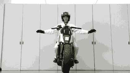 Honda a creat o motocicletă ce sfidează gravitația