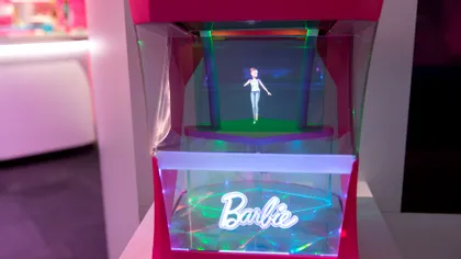 Barbie este acum o hologramă care răspunde comenzilor vocale [VIDEO]