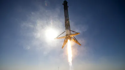 SpaceX scrie istorie cu o aterizare de succes a unei rachete refolosite