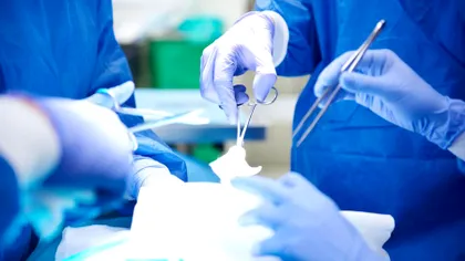 O femeie s-a folosit de smartphone pentru a-și păstra calmul în timpul operației