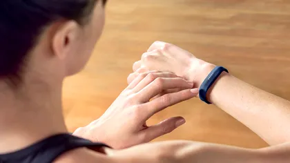 O brațară Fitbit i-a explodat la mână unui utilizator și i-a provocat răni serioase