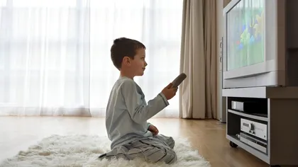 De ce poziția ”W” poate dăuna dezvoltării copilului tău