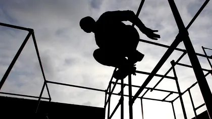 Google DeepMind încearcă să facă parkour și învață din căzături