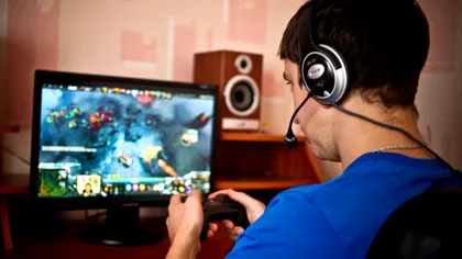 Oamenii de știință spun că e bine să te joci pe calculator la serviciu
