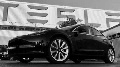 Tesla Model 3 este noua mașină care iese din fabrica lui Elon Musk