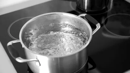 Ce e Hot Water Challenge, provocarea stupidă la care se supun adolescenții