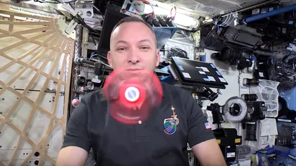 Ce se întâmplă cu un fidget spinner folosit de astronauți în spațiu
