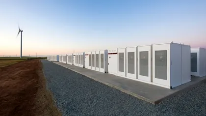 Elon Musk a construit cea mai mare baterie din lume într-un timp record