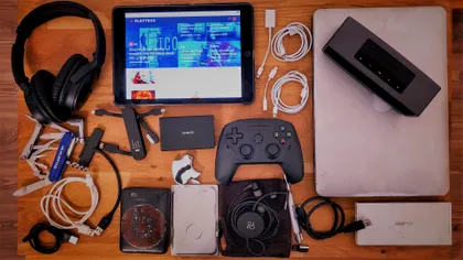 De la MacBook la briceag: ce gadgeturi am în ghiozdan și de ce