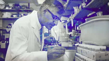 Cine e Har Gobind Khorana și de ce Google l-a pus pe prima pagină