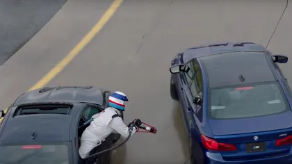 Experiment inedit de la BMW: alimentează mașina în timpul unui drift