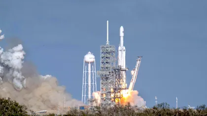 Elon Musk a trimis o Tesla în spațiu ca să scrie istorie în drumul spre Marte