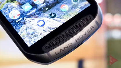 MWC18 Telefonul de la Land Rover nu e SUV, dar te ajută la munte și la mare