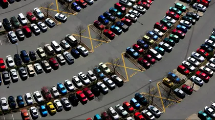 Cât de mult te ajută camerele și senzorii atunci când parchezi cu spatele