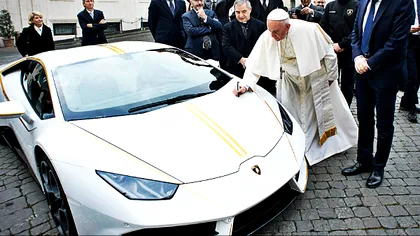 Ce face Papa Francisc cu banii luați pe mașina Lamborghini personală