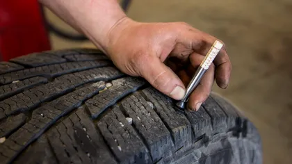 Cum verifici uzura anvelopelor ca să nu pierzi bani aiurea