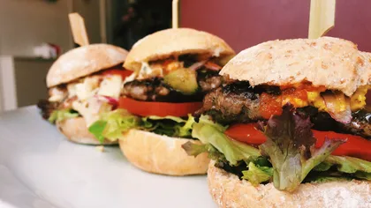 Mâncarea fast food s-ar putea să îți dubleze riscul de infertilitate