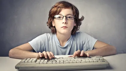 Un adolescent s-a transformat în hacker, ca să-și schimbe notele la școală