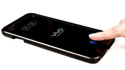 Primul telefon cu senzor de amprentă în ecran e disponibil global