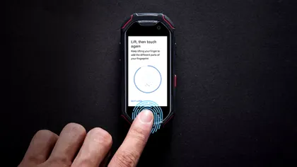 Cel mai mic telefon cu 4G și senzor de amprentă rezistă la trânte