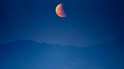 Eclipsa istorică de Lună pe care trebuie s-o vezi în seara asta